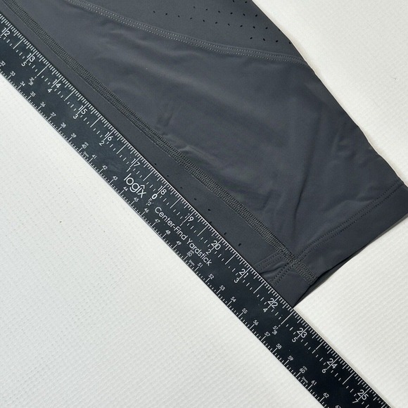 Women's Lululemon Uncovered Strength High-Rise Crop 23" Graphite Grey SZ 6 - Picture 15 of 16